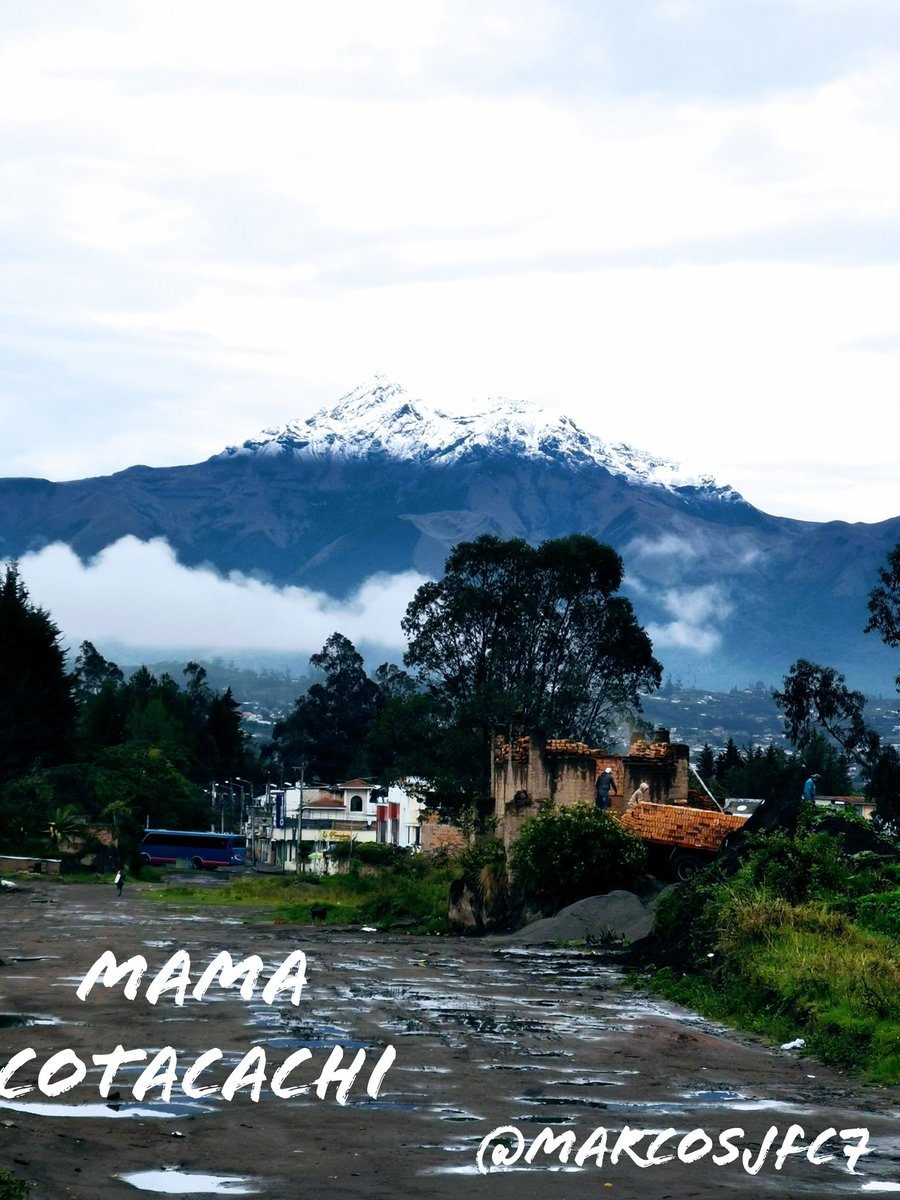 Marcosjfc7's tweet photo. Desde #Ibarra haciendo algo de deporte con esta vista y la presencia espectacular de la mama #Cotocachi y el otro según el mapa puede ser el #Pilavo o #Yanahurco Muy buen día para todos. Fotografías de #Marcosjfc7 hoy 2 de noviembre de 2021 https://t.co/KetLB3ao1j