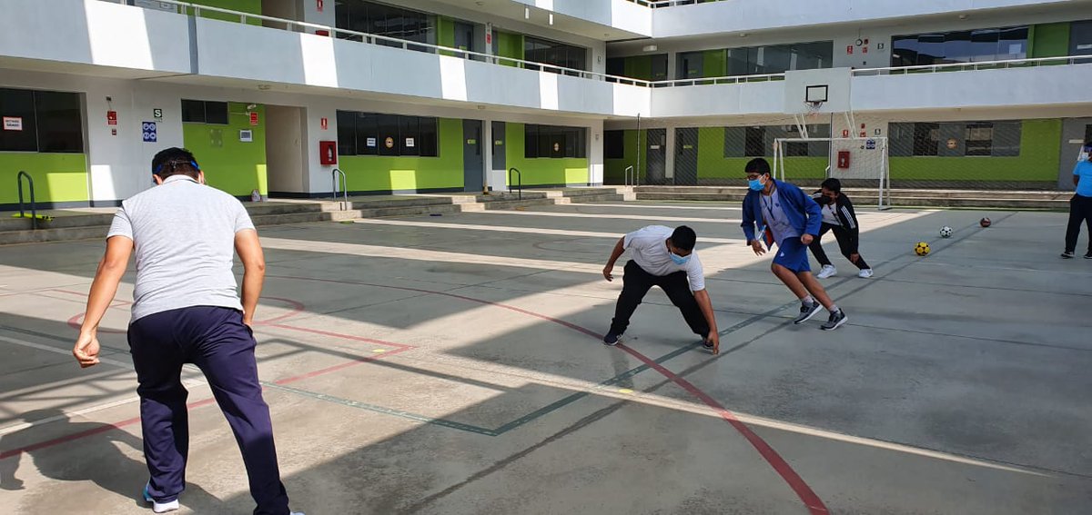 Ugel05_oficial's tweet photo. La IE Innova Schools de #Campoy es el primer colegio de la #UGEL05 que hoy retorna a la semipresencialidad. Los estudiantes participan de actividades físicas cumpliendo los protocolos de bioseguridad. https://t.co/IgvCxJfnak