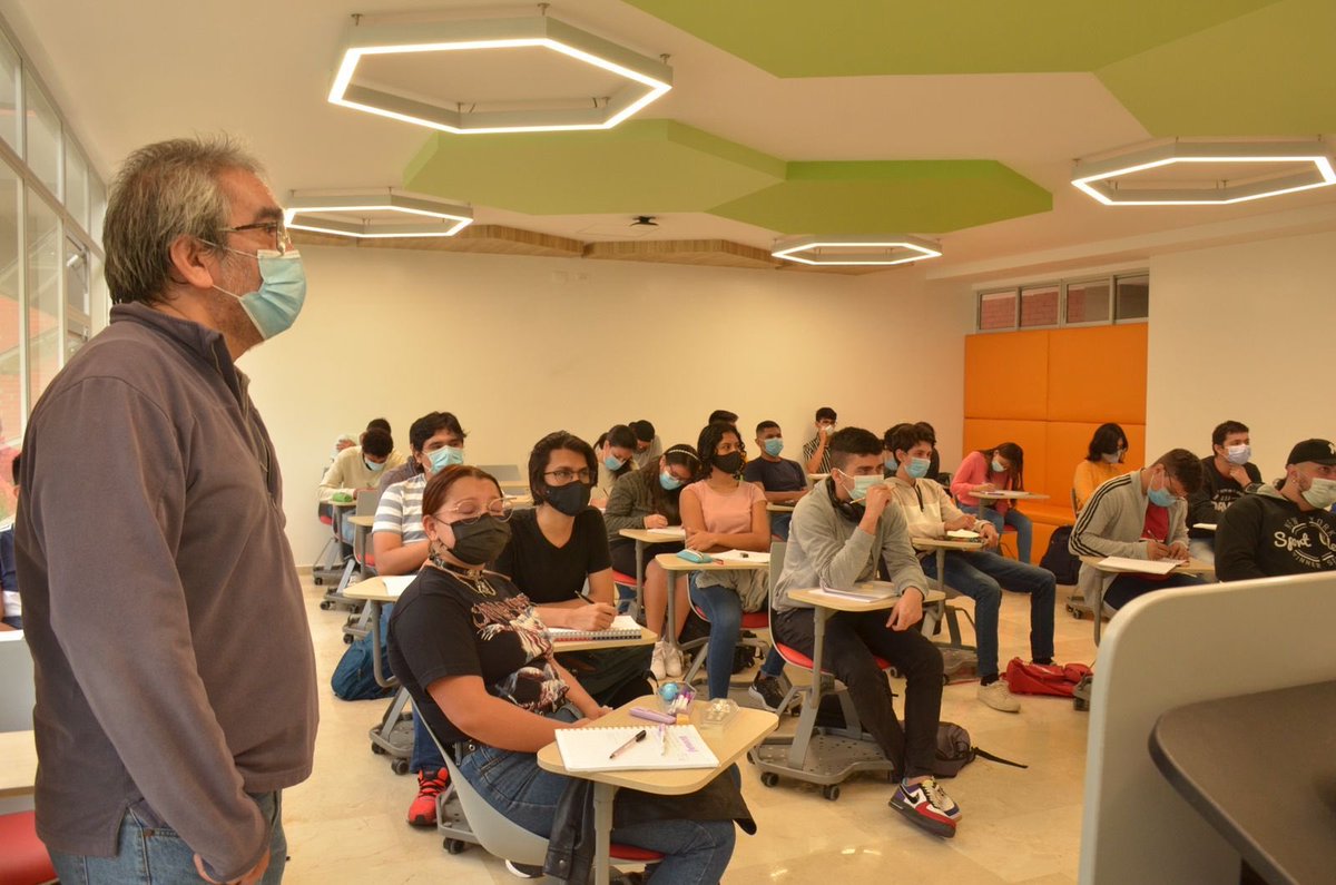 BNnoticias2020's tweet photo. #DatoHoy 13.633 Estudiantes de B/manga regresan a la presencialidad tras pasar 19 meses de presencialidad remota, la @UIS adecuó los espacios para cumplir con sus actividades académicas con su debido distanciamiento social y los respectivos protocolos de bioseguridad. @RectorUIS https://t.co/HnRUDxo7wv
