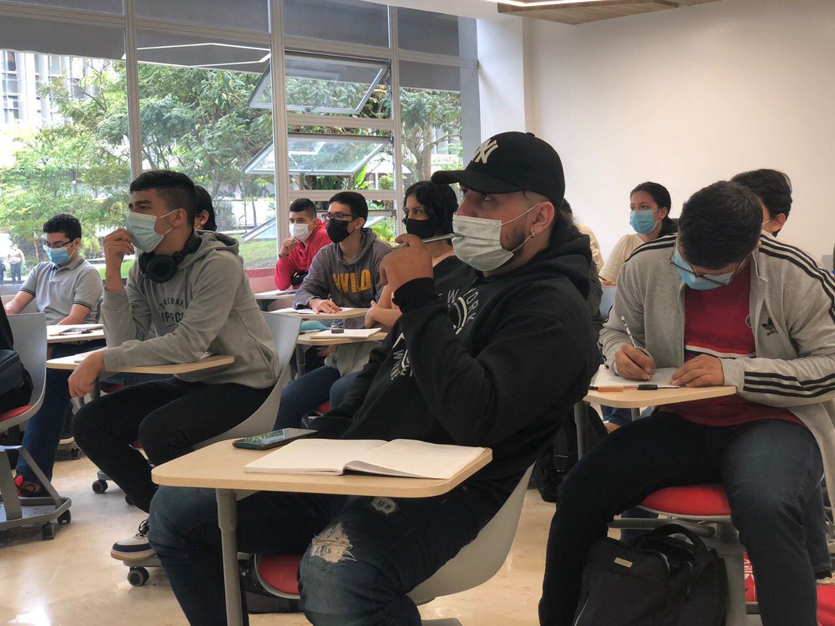 BNnoticias2020's tweet photo. #DatoHoy 13.633 Estudiantes de B/manga regresan a la presencialidad tras pasar 19 meses de presencialidad remota, la @UIS adecuó los espacios para cumplir con sus actividades académicas con su debido distanciamiento social y los respectivos protocolos de bioseguridad. @RectorUIS https://t.co/HnRUDxo7wv