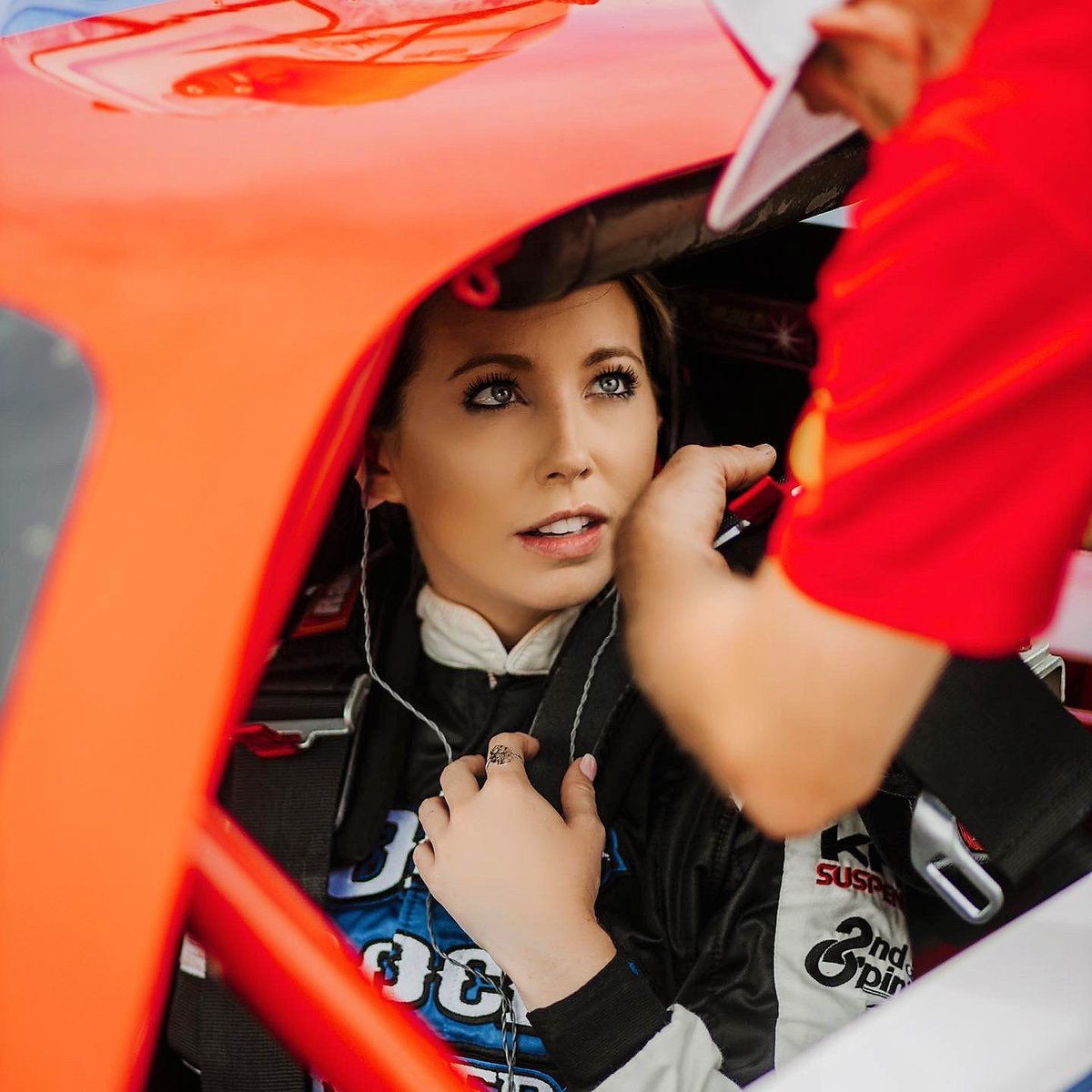 The_JPEmerson's tweet image. This is my friend, the ridiculously talented @theoneNonlyJKD. If you think this @NASCAR motorsports reporter &amp;amp; media strategist just talks the talk, be sure to follow &amp;amp; support her as she returns to the drivers seat Nov 27-28! #Fastjack
#TheJPEmersonshow  #podcast 🏁🏁