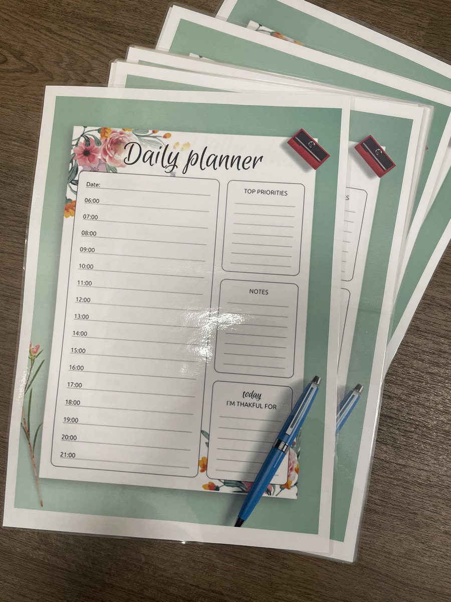 adelebarker_x's tweet photo. Loving the new daily planner displays for the service users bedrooms on @WardShakespeare 
Encouraging Motivation , Structure and positivity 🙌🏽💫💕@Safewards @NemeaJade https://t.co/0a7mMhq0bl