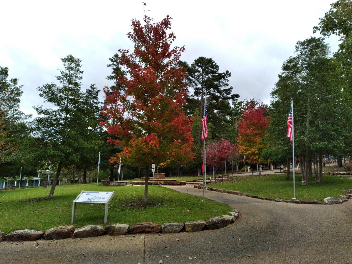 OfficialLWH's tweet photo. The leaves 🍃are beginning to change. These maple trees 🌳 are the first in full fall colors. Our other trees will be changing soon. #FDR #lwh #daytrip #GaStateParks  #GaLeafWatch #fallyall #fallcolor #leafwatching https://t.co/BQ93ozRbOr