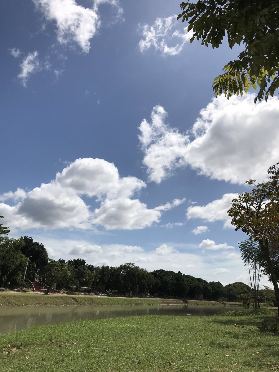 bluepinklemon's tweet photo. Lets enjoy the blue sky 😊 https://t.co/SKMPjyxbhq