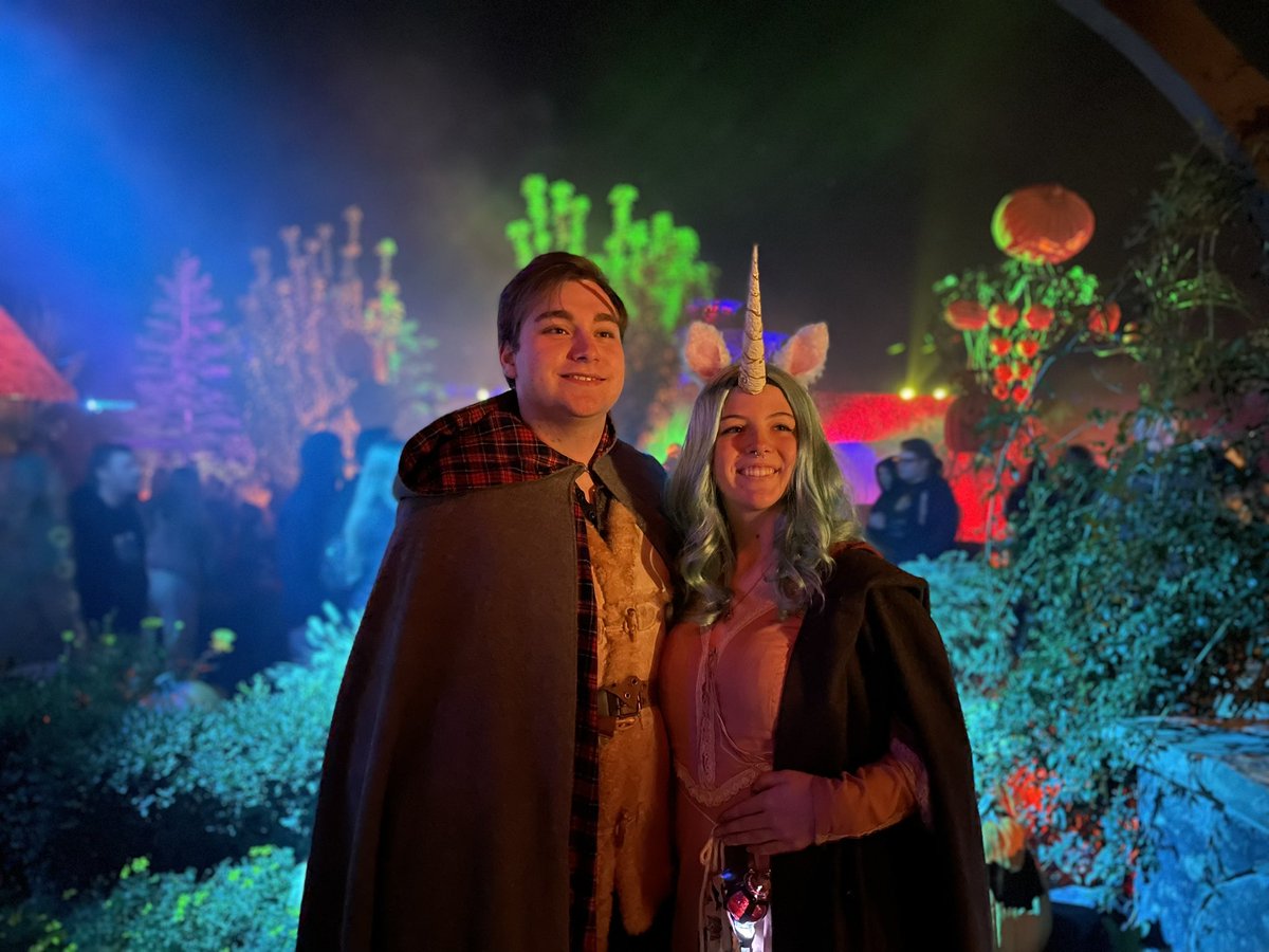 WATigers's tweet photo. 🎃 Halloween was celebrated in many ways this past weekend. The group pictured went to @EvermorePark and Saturday the sophomore class held a Halloween dance and carved pumpkins.
#halloween #pumpkincarving #evermorepark #halloweencostume #boardingschool #wasatchacademy https://t.co/rl2BwEUPEQ