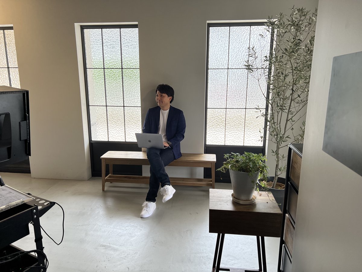 WEBMARKS2's tweet photo. 本日は東京でHP、雑誌掲載写真の撮影でした📸✨
スタジオを探したり、調整してくれたおかげで満足のいく写真が撮れました😆🌟
感謝!感謝です!!
今日の写真が掲載される雑誌はUOMO 2月号とCLASSY. 2月号です!
ぜひチェックしてみてくださいね😊
#WEBMARKS
#WEBMARKSLIFE
#studio250
#UOMO
#classy https://t.co/rZhtFhO6Zz