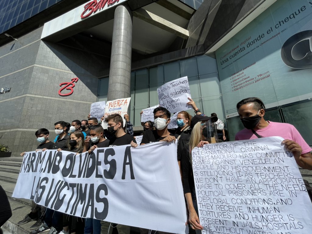 Carlosafg_'s tweet photo. La verdad está en la calle, la dignidad de este país exige justicia. Una justicia real, no al la mentira del régimen.

@KarimKhanQC , usted hoy está en un país que ha sufrido los crímenes más grandes de su historia, le pedimos que sea usted quien certifique el horror que vivimos. https://t.co/O497uBhIMd