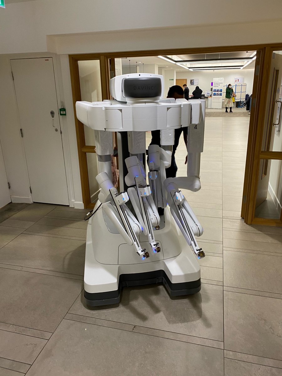 At Cromwell Hospital, we are continually looking to invest in the latest healthcare technology in order to provide world class care to our patients.

This week, we installed our latest piece of advanced equipment, the da Vinci Xi surgical robot.