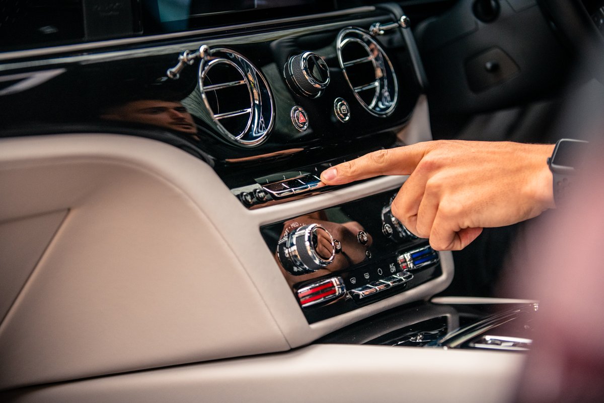 RollsRoyceLeeds's tweet photo. Tailored to your touch, the ergonomics are absolute, every surface tactile and opulent

Bespoke at its finest

#rolls #rollsroyce #rr #rollsroyceleeds #ghost #phantom #dawn #wraith #cullinan #touch https://t.co/zxQJomq91y