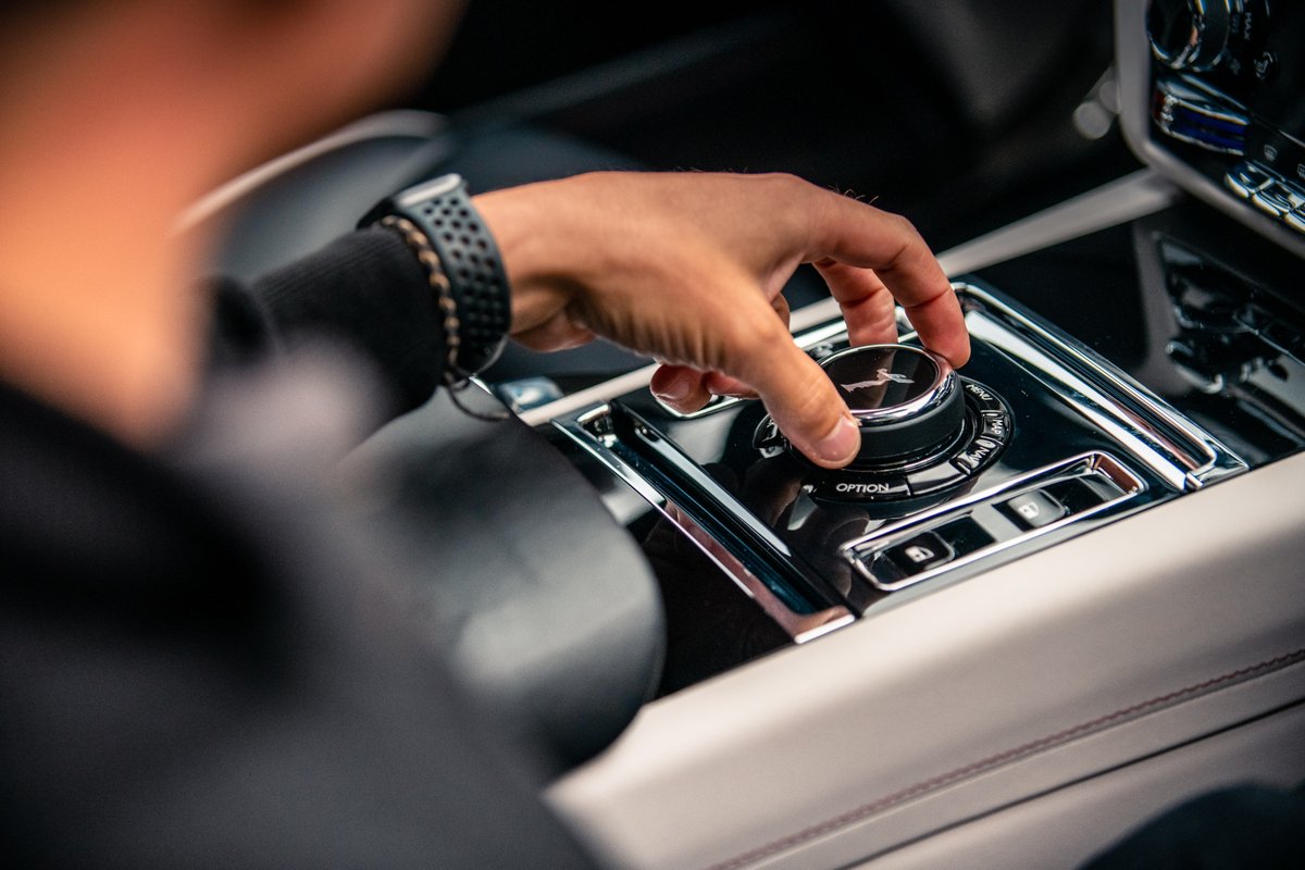 RollsRoyceLeeds's tweet photo. Tailored to your touch, the ergonomics are absolute, every surface tactile and opulent

Bespoke at its finest

#rolls #rollsroyce #rr #rollsroyceleeds #ghost #phantom #dawn #wraith #cullinan #touch https://t.co/zxQJomq91y