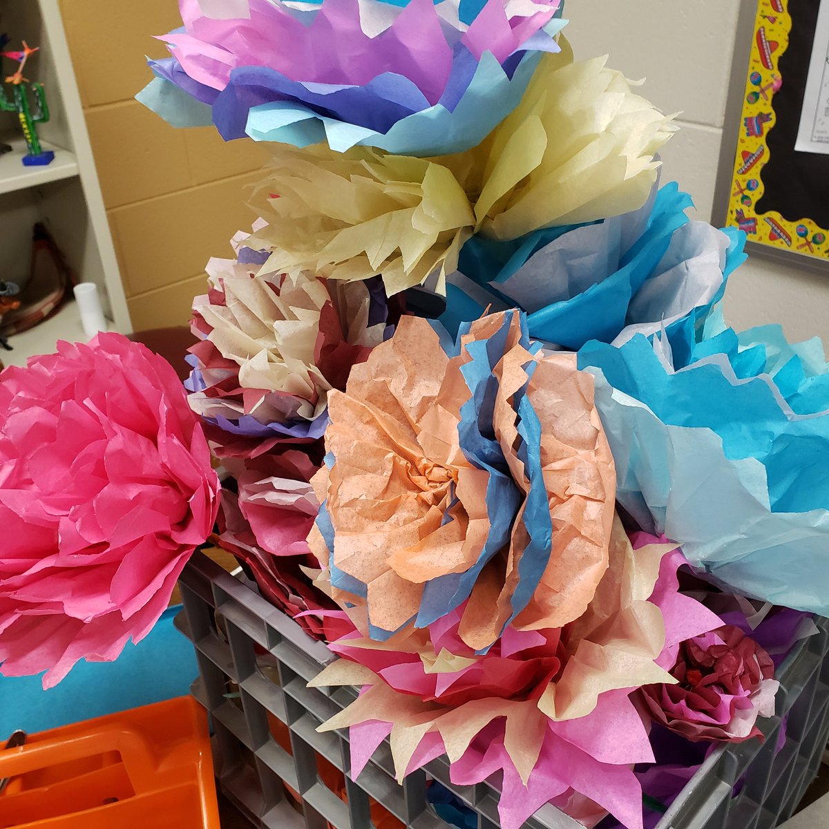 loefflerbell's tweet photo. #spanish4 #dayofthedead #diadelosmuertos #papelpicado #floresdepapelseda #culture @MHSIrvine  @MuskegoNorwaySc https://t.co/TUqkDIyb2A
