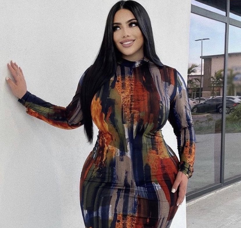 shopdenvy's tweet photo. Our curve size plus size long sleeve stretchy dress will be your favorite!

We are so obsessed with our Brooklyn Snatched Dress 😍 Just a few more left in stock! Shop now at ✨ShopDenvy.come https://t.co/T90glruXVv