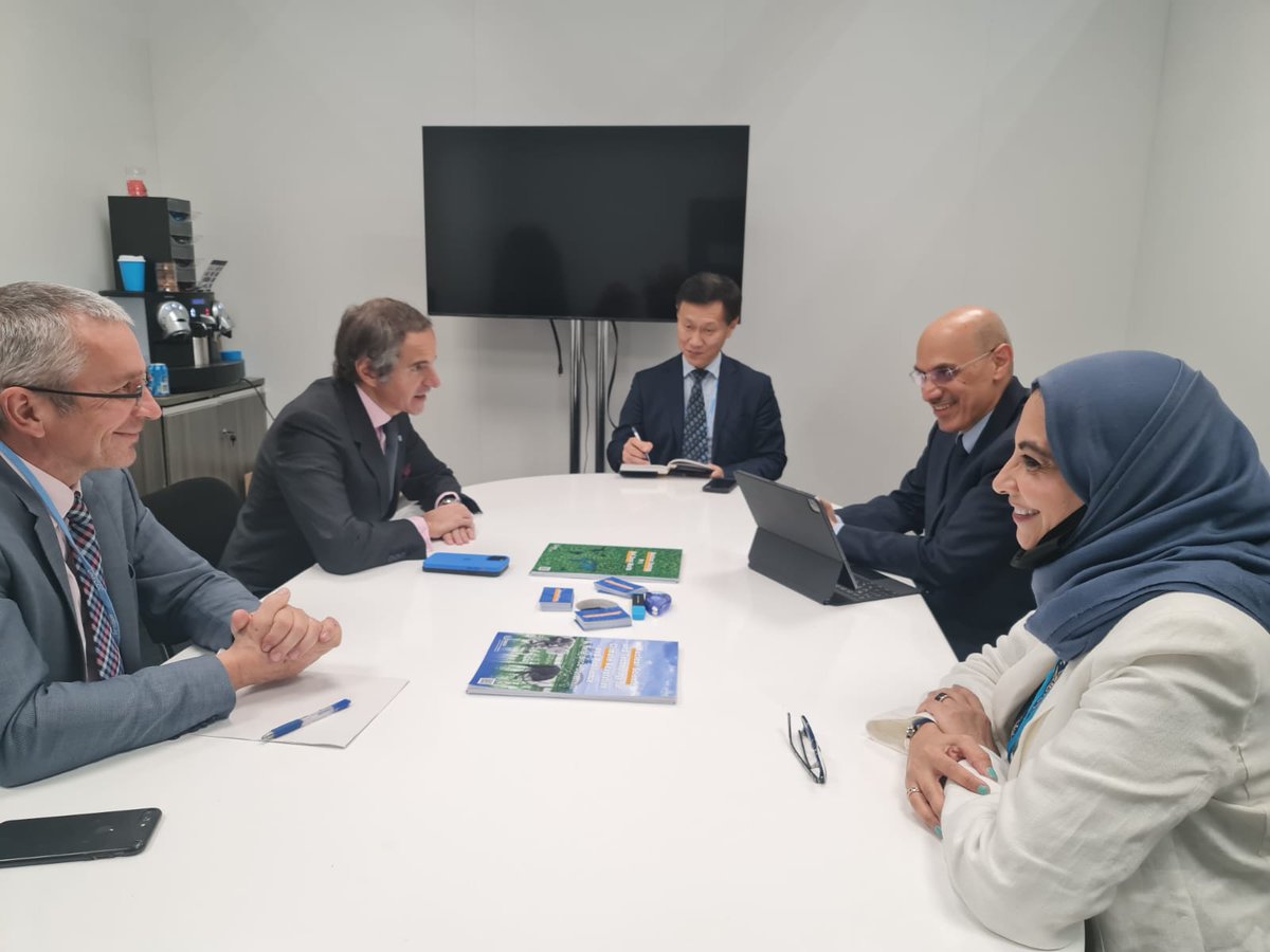 A fruitful meeting between IsDB President Dr. Al Jasser and @iaeaorg Director-General @rafaelmgrossi on the sidelines of #COP26 Discussions centered on expanding partnerships in Breast and Cervical cancer control especially in Low- and Middle-Income Countries.