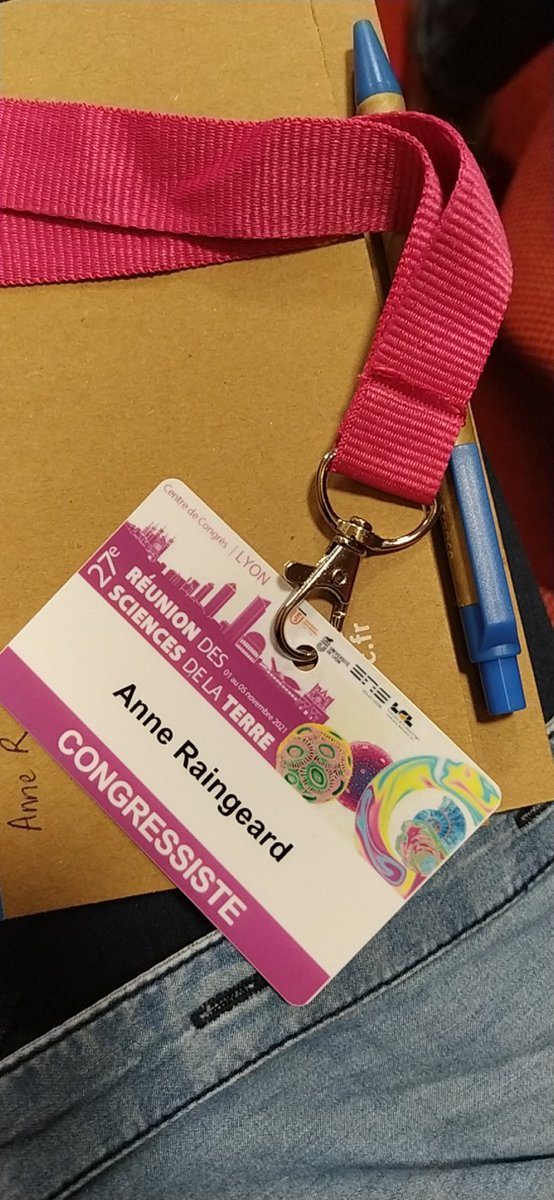 RaingeardA's tweet photo. Aujourd'hui à la Réunion des sciences de la terre #RST2021 à Lyon. J'ai présenté en quoi l'électromagnétisme aéroporté pouvait aider le géologue sur le terrain pour cartographier la régolithe :)
@BRGM_fr https://t.co/FZ4JvDQUFG