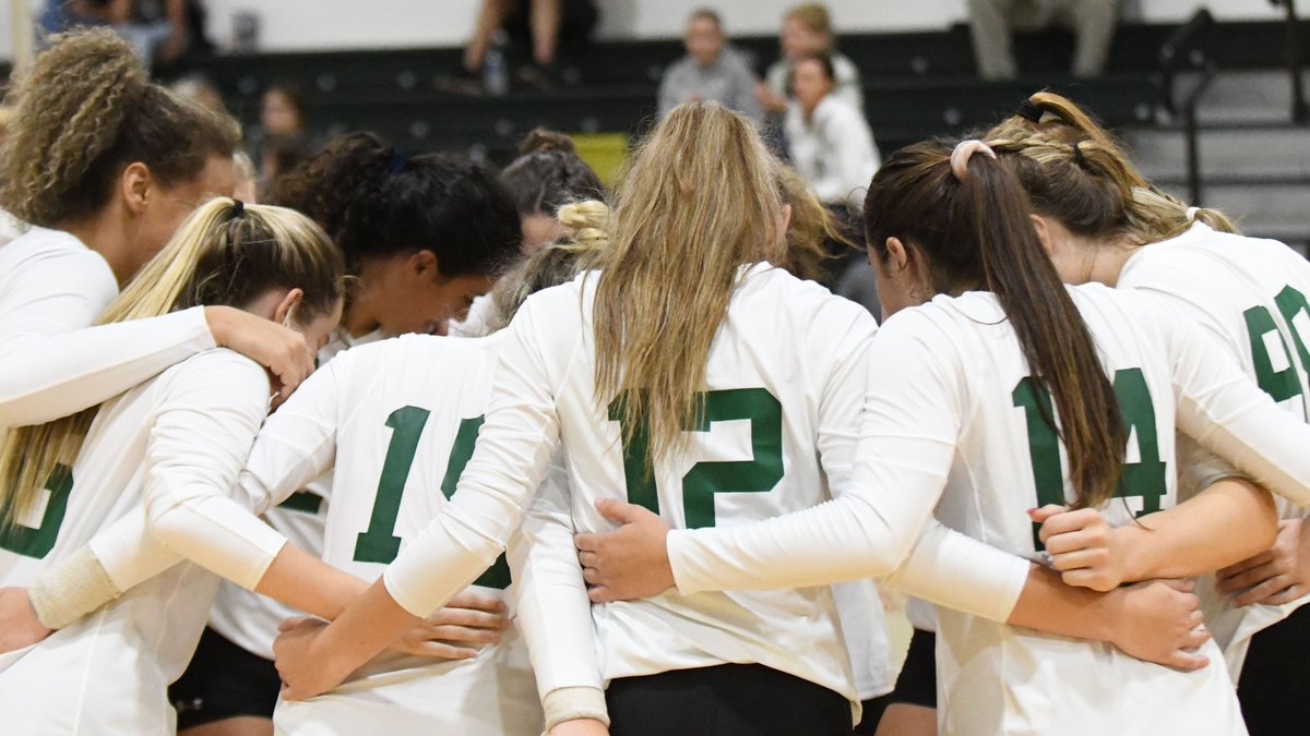 TCHSCeltics's tweet photo. Lift up Lady Celtics VB hosting the Class 3A-R1 Semifinal vs. Trinity Prep tonight at 7 pm. Get tickets at https://t.co/9sVgMJbDS5 Thanks, Dox Photography, for this great pic! https://t.co/BBlLuuhdQH