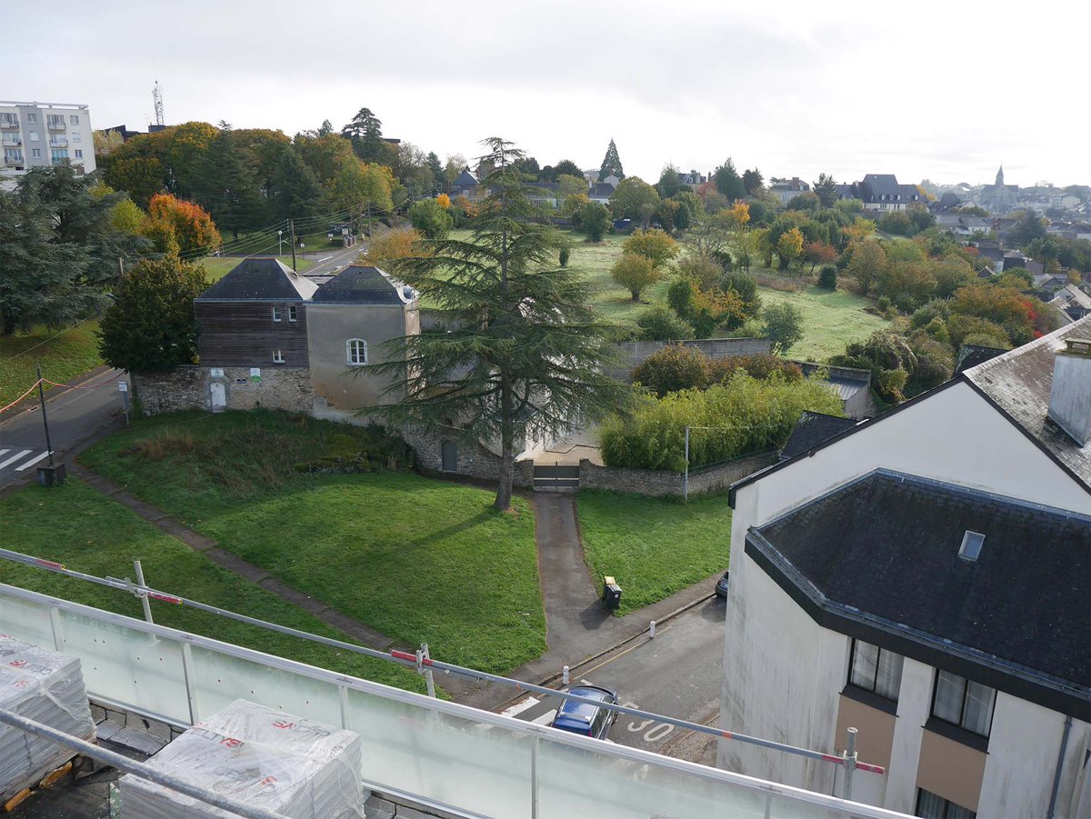 MayenneHabitat's tweet photo. Visite du chantier de la résidence l’Estacade, 26 appartements T2 et T3 quartier #SainteCatherine à @Laval_la_Ville en présence de Gwénaël Poisson Président de @MayenneHabitat et des administrateurs de la #CALEOL @cgrandiere53 et Christian Thirault. Livraison prévue fin 2021. https://t.co/UEuYCPj6i3
