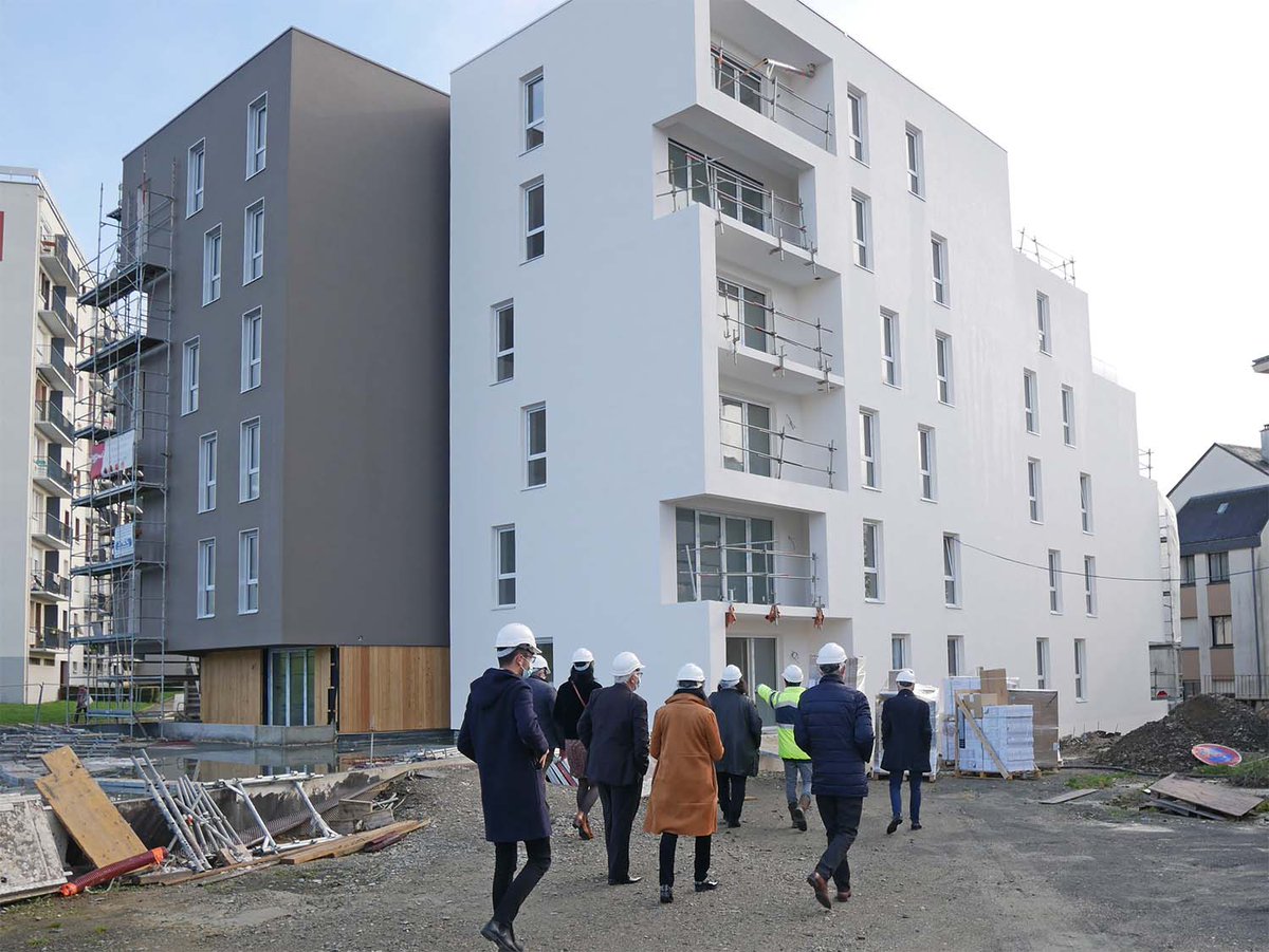 MayenneHabitat's tweet photo. Visite du chantier de la résidence l’Estacade, 26 appartements T2 et T3 quartier #SainteCatherine à @Laval_la_Ville en présence de Gwénaël Poisson Président de @MayenneHabitat et des administrateurs de la #CALEOL @cgrandiere53 et Christian Thirault. Livraison prévue fin 2021. https://t.co/UEuYCPj6i3