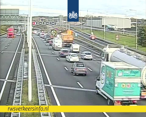 We hebben een rijstrook afgesloten ter hoogte van de Botlektunnel (#A15) richting Ridderkerk. Dit heeft te maken met een ongeval. De berger is onderweg. Houd rekening met vertraging.