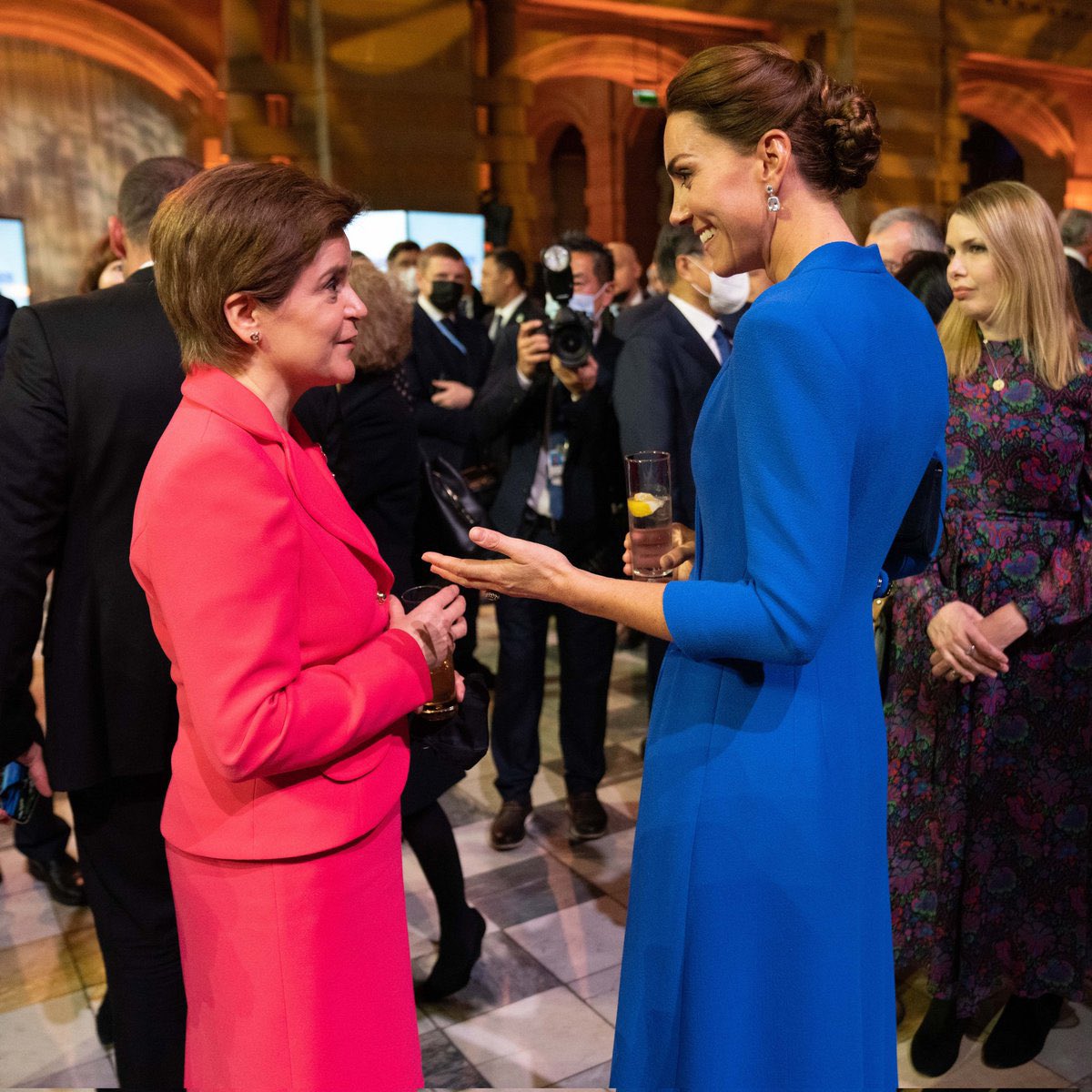 MrGIAnderson's tweet photo. Total hypocrisy @NicolaSturgeon are face coverings not still mandatory in public spaces in Scotland #RulesForOne #COP26  #COVID19 😷 https://t.co/dihM4ODobm