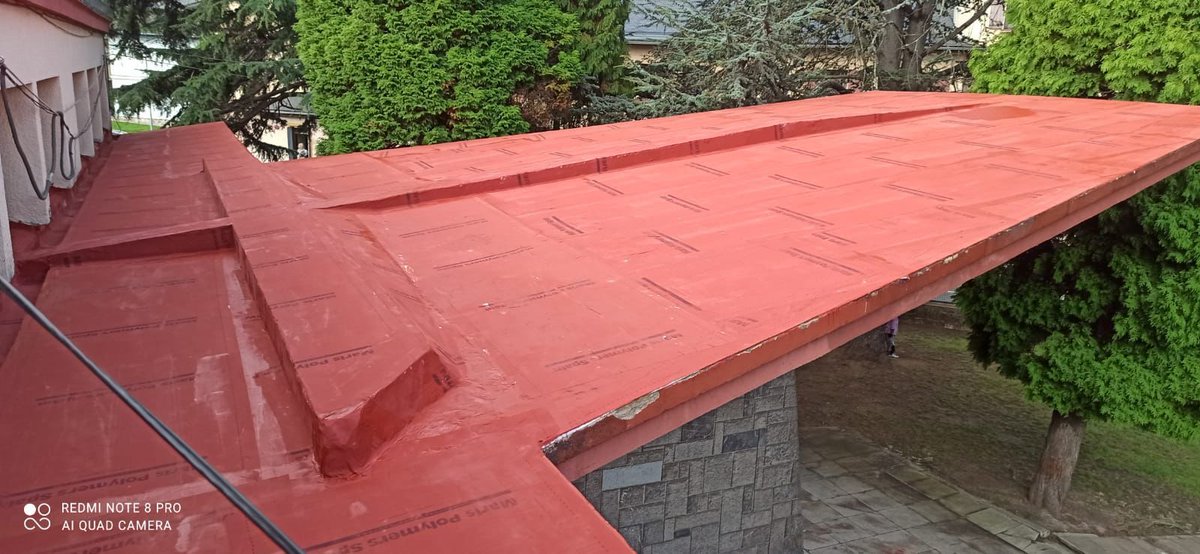 MimperSpain's tweet photo. Este es un ejemplo de oficio combinado con el Sistema 250W. 
Mirad qué equipazo 🤜🏻 🤛🏻  ¡Gracias Hector!
#impermeabilizacion #terraza #cubierta #oficio #goteras #filtraciones #arquitectura #marispolymers #construccion #obra #proyecto #waterproofing #fabric #mimper #mimperspain https://t.co/mje9UCQjzj