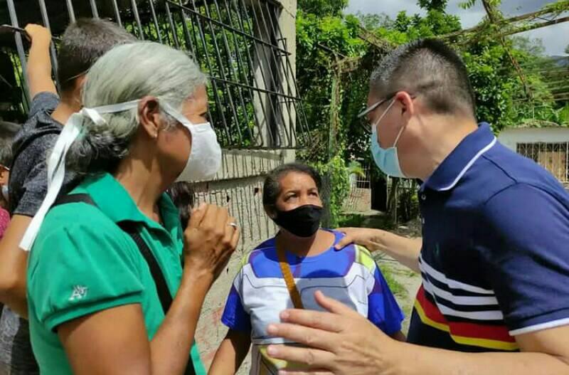 TcGranSabana's tweet photo. Nuestro alcalde @HugoR_Martinez junto a su equipo de trabajo realizó recorrido casa por casa en el sector #ElCalao de #Guatire, recogiendo propuestas para trabajar junto al pueblo zamorano
Somos #RedZamora Somos #TropaC4
Con la Fórmula H+H
#JuntosSomosMás
@TCircuito4 @RedZamora3 https://t.co/WAvphfwyVu