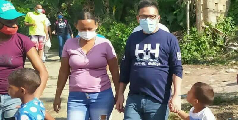 TcGranSabana's tweet photo. Nuestro alcalde @HugoR_Martinez junto a su equipo de trabajo realizó recorrido casa por casa en el sector #ElCalao de #Guatire, recogiendo propuestas para trabajar junto al pueblo zamorano
Somos #RedZamora Somos #TropaC4
Con la Fórmula H+H
#JuntosSomosMás
@TCircuito4 @RedZamora3 https://t.co/WAvphfwyVu