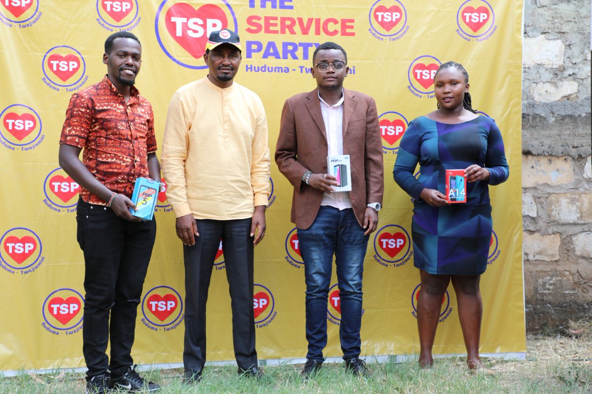 Today in the conclusion of #TSPSmartAgenda, PL <a href="/Hon_Kiunjuri/">Hon. Mwangi Kiunjuri</a> had a breakfast meet and greet engagement with awardees of the campaign. Members present gavetheir inpout of how a smartphone can be a tool of opportunity if utilized properly.
Iliweza sana
#Twajiamini