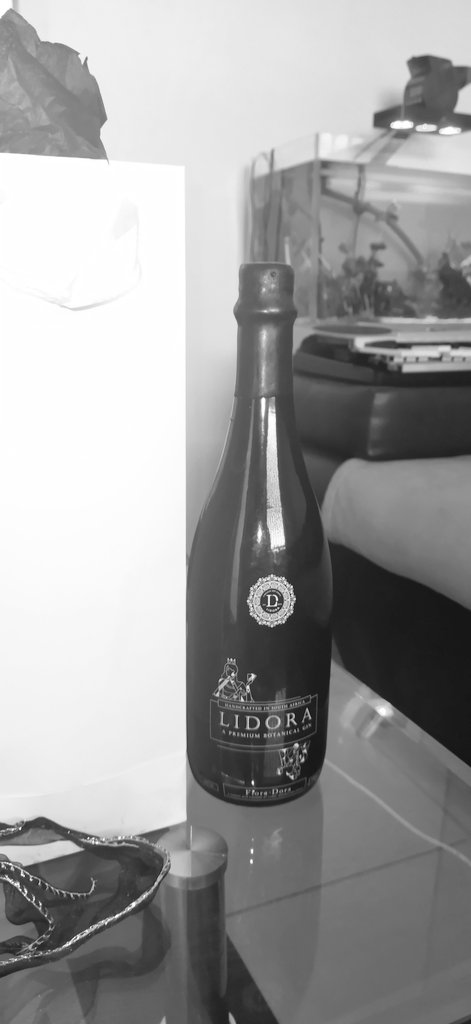 kabelodick's tweet photo. Thank you @LidoraG for my superb gift, came at the right time i can watch Amakhosi with a glass plus I can laugh at the current  political meltdown on this streets while sipping on a good Gin👌👌👌 #ElectionResults2021 🥂🍾🍾🕺🕺🕺 https://t.co/g8ffE9yqGm