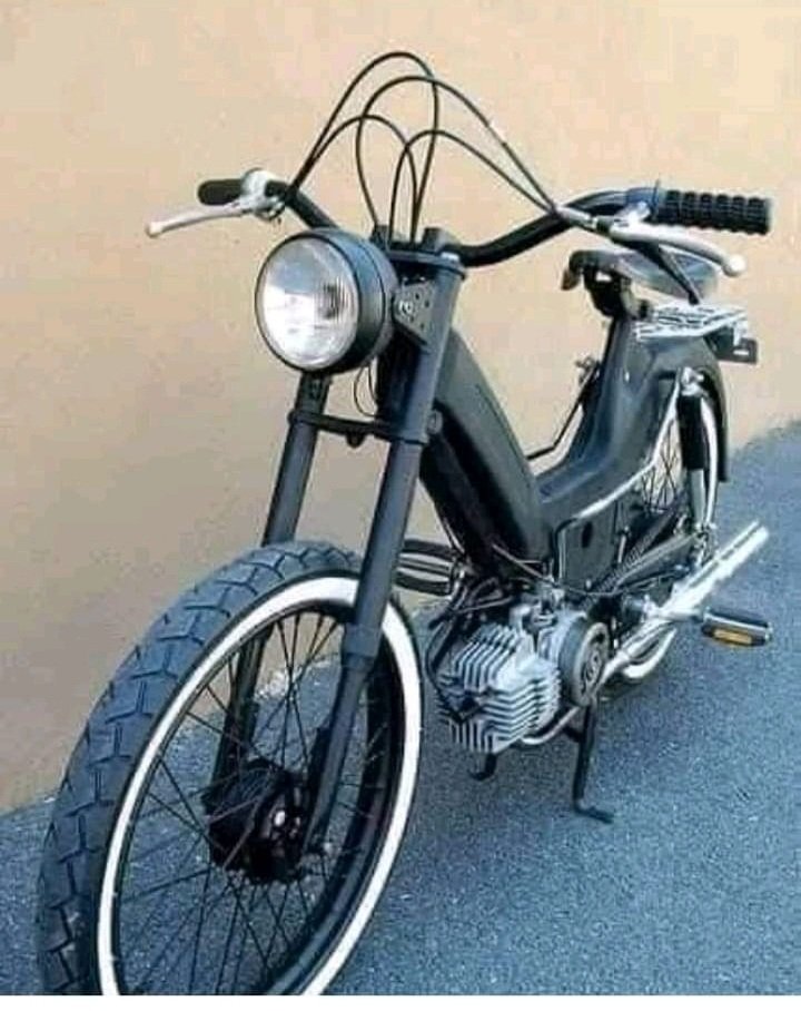 LaliMeena7's tweet photo. 30-40 साल पहले ऐसी स्कूटी बनाते समय कंपनी ने ��ही सोचकर इसमे पेडल लगाए थे कि क्या पता देश में कब मूर्खों की सरकार आ जाए https://t.co/5eiCAZo8tT