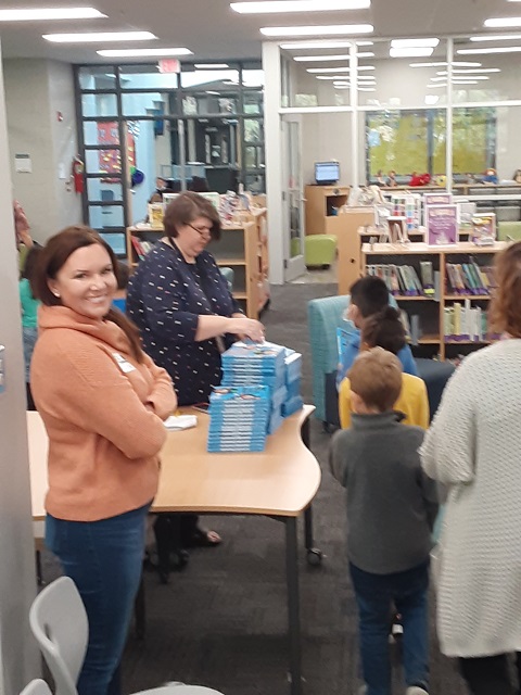 MimiandMoto's tweet photo. Thx to @Reporterjamie w/ @MotoAmerica. She bought 114 Adventure books for her son's 1st grade class at @mta_marlins in #flowerybranchga. We did a #bookreading there yesterday. 

#jamiehowe #motoamerica #mtamarlins #motorcycles #kidsbook #childrensbook #womenridersnow #motorcycle https://t.co/0TWDK0zQ8b