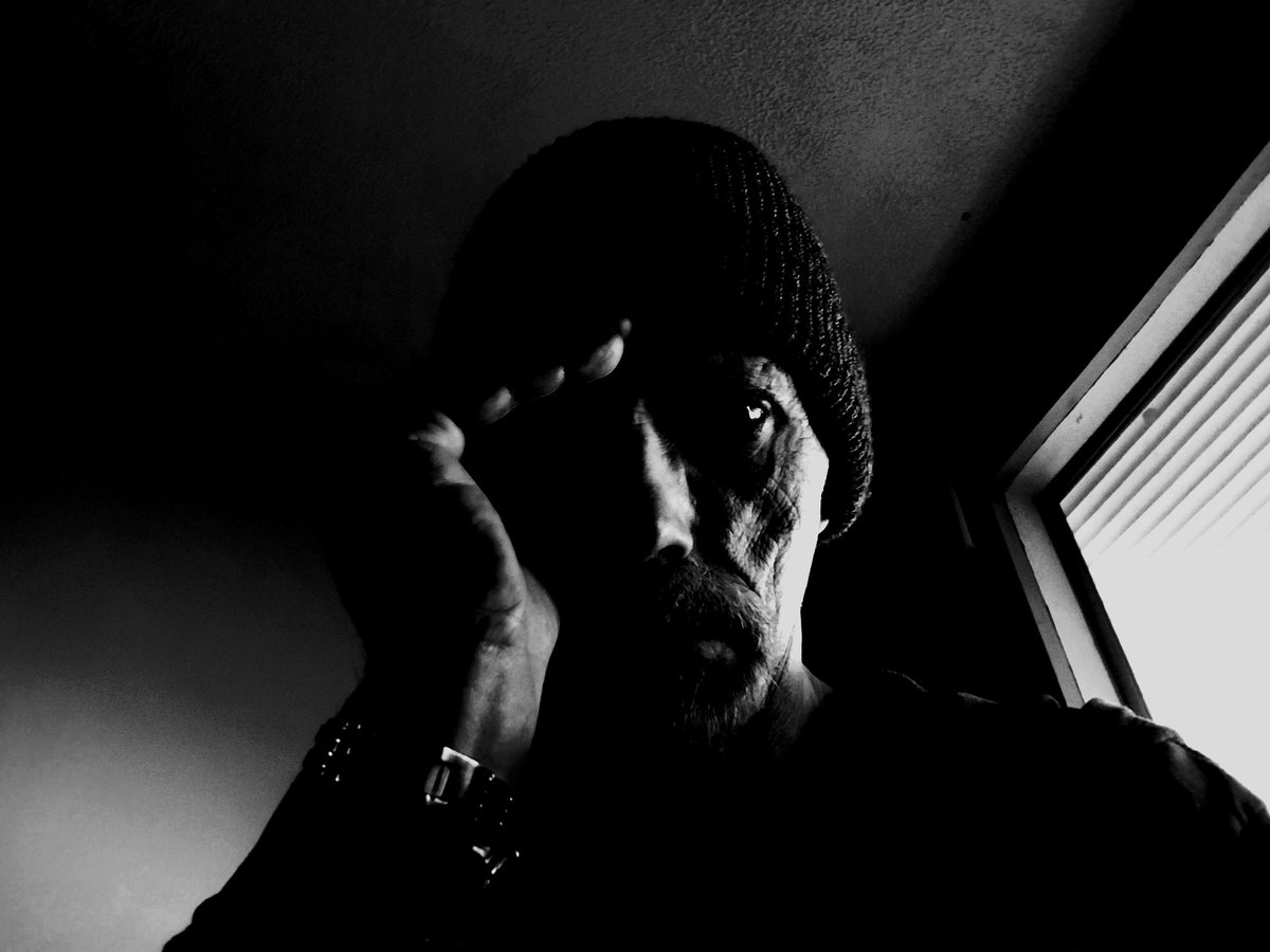 StrainShawn's tweet photo. realizing your heroes are human.
#mobilephotography #photography #samsunggalaxy #bnw #bnwphotography #blackandwhite #blackandwhitephotography #humanheroes #selfportrait https://t.co/cuYuiQNUzV