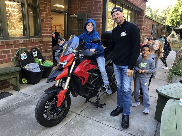 MimiandMoto's tweet photo. Thx to @Reporterjamie w/ @MotoAmerica. She bought 114 Adventure books for her son's 1st grade class at @mta_marlins in #flowerybranchga. We did a #bookreading there yesterday. 

#jamiehowe #motoamerica #mtamarlins #motorcycles #kidsbook #childrensbook #womenridersnow #motorcycle https://t.co/0TWDK0zQ8b