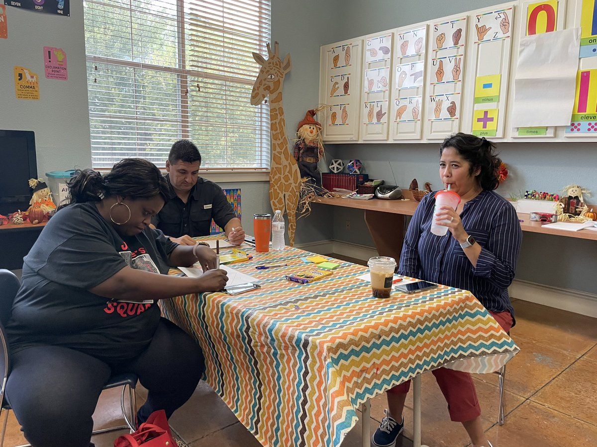 AlamoCommGroup's tweet photo. Resident Coordinators training in creative exercises with Deputy Director, Tina Aranda and Resident Services Director Gloria.  #LearningCenter #AffordableHousing #SanAntonio https://t.co/YLiFGnvqAL