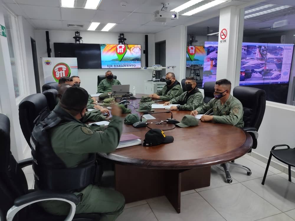 hljohan's tweet photo. Asistencia de los CMDTES de manera integrada y acrisolada de los profesionales de @ZMiranda43 de los 4 ejes  territoriales a la videoconferencia con el GJ @vladimirpadrino y GJ @dhernandezlarez, recibiendo instrucciones para continuar activados por el bienestar de nuestra patria https://t.co/nQmpQwIwx0