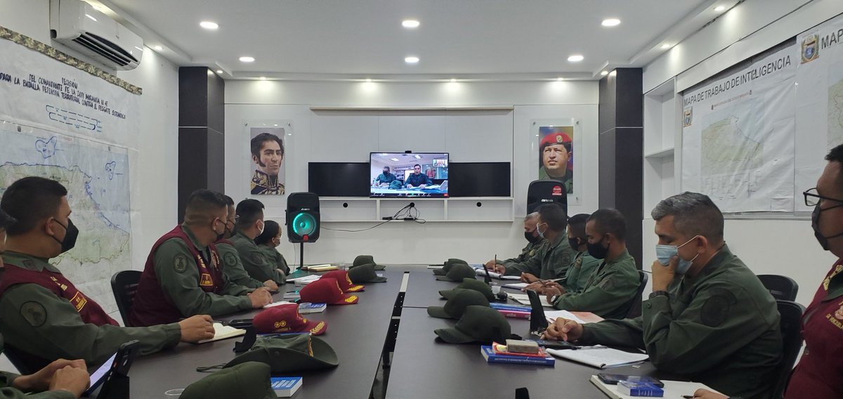 hljohan's tweet photo. Asistencia de los CMDTES de manera integrada y acrisolada de los profesionales de @ZMiranda43 de los 4 ejes  territoriales a la videoconferencia con el GJ @vladimirpadrino y GJ @dhernandezlarez, recibiendo instrucciones para continuar activados por el bienestar de nuestra patria https://t.co/nQmpQwIwx0