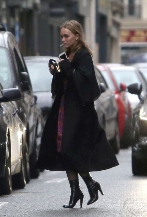 TheBlackGlinda's tweet photo. Lily Rose Depp’s street style is one of my favorites. https://t.co/Joc1PSSPpP