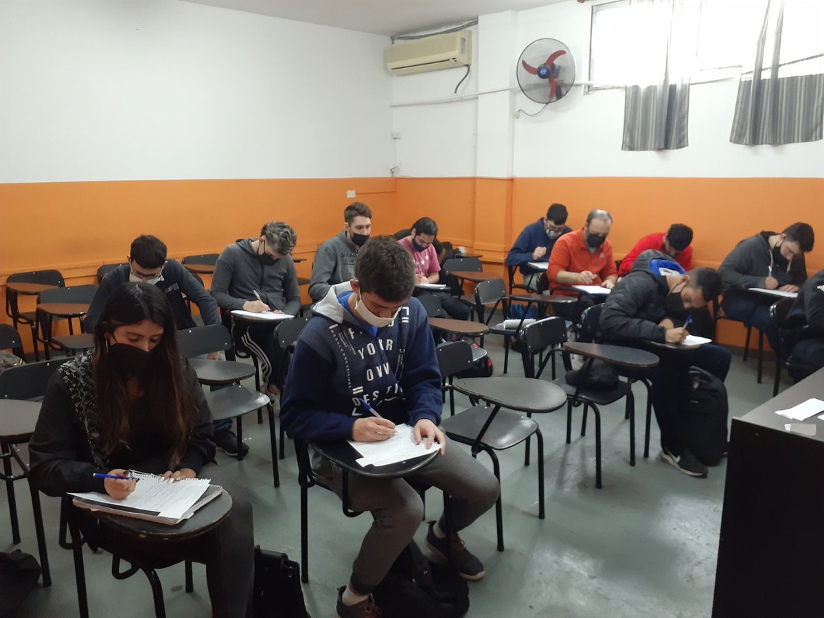 RondinaMarcelo's tweet photo. #ExΓ‘men #Automovilimo primera clase presencial y justo evaluativa π€ @ISPED https://t.co/Ye558ew7hH