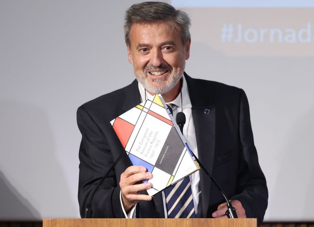 UPFBarcelona's tweet photo. #ProtagonistesUPF
Fernando Guirao, catedràtic Jean Monnet d’Història de la #UPFBarcelona, obté el premi Joan Sardà Dexeus 2021 al millor llibre d’Economia i Empresa. Enhorabona! 🥳
👉 https://t.co/DQOGQKpGba #JornadaCEC2021 https://t.co/HPCZ184vi9