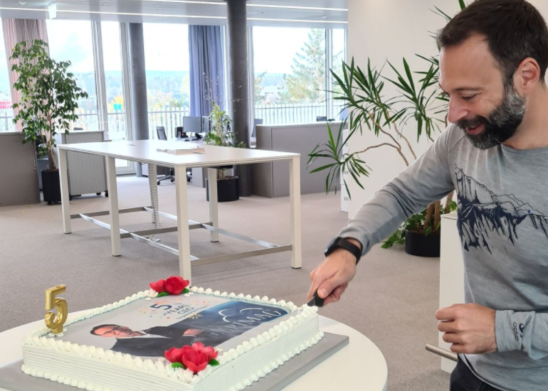 Congrats, <a href="/hassankadbi/">Hassan Kadbi</a>  ! You’ve been our CEO for five years now. How time flies! We hope you'll do another 5. Let’s make people happy &amp; the world a better place.
#hapimag #MovingForwardTogether #tourismindustry #sustainability #hospitality #responsibletourism #travelandtourism