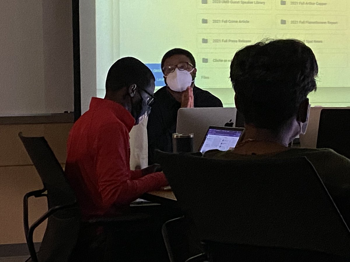 VAIReports's tweet photo. “You’re talking to people on the worst day of their life,” said Williams. He says that reporters should keep in mind that “it’s always the people that matter” in these situations. So come at them with humility. @nu1wcf
@harveyonline #justicebeat https://t.co/IlmGouZVWE