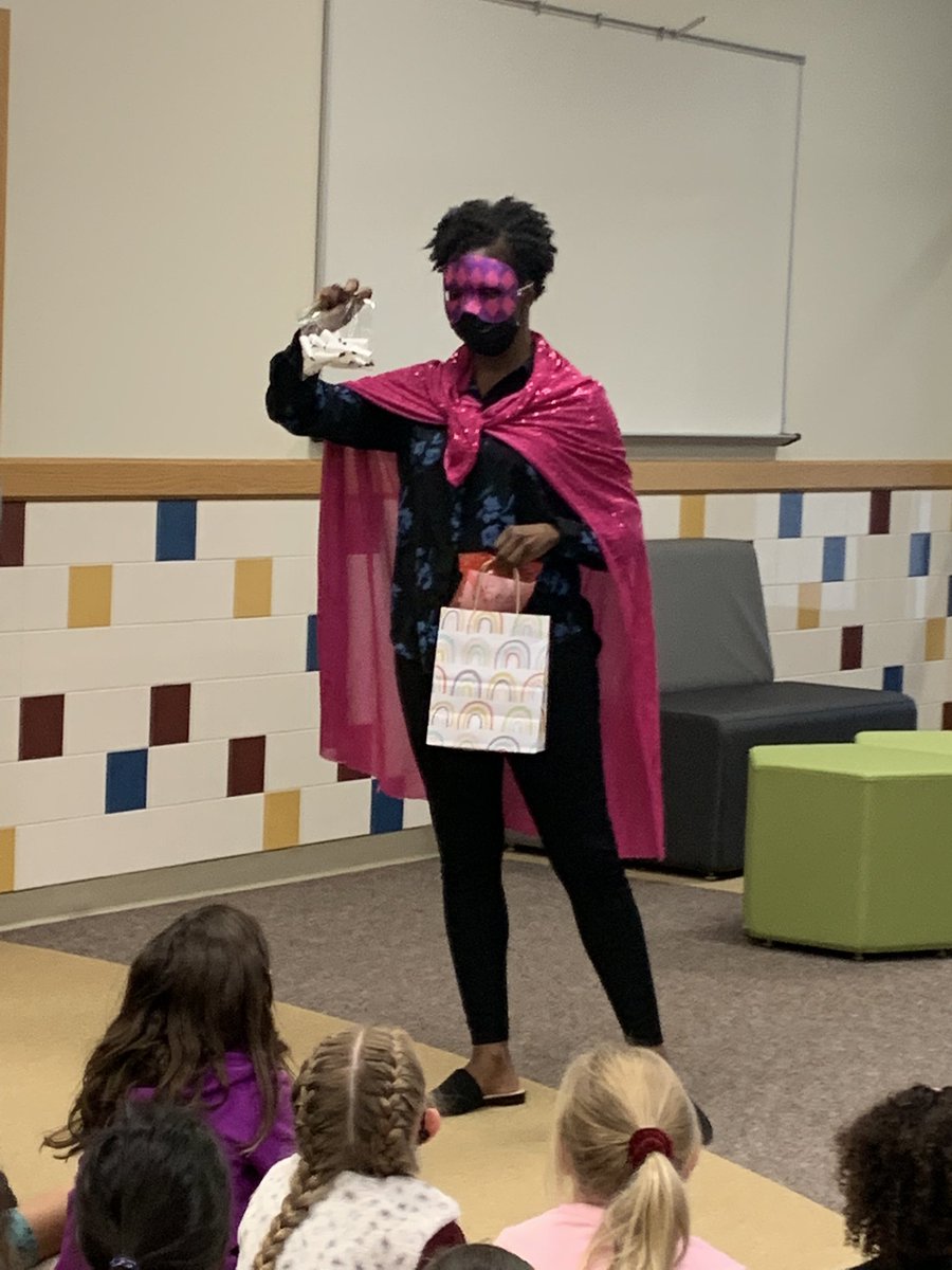 DawnRoth77's tweet photo. Reader Woman delivered pointer power to our super readers! 🦸🏻‍♀️ 📕#Kindervibes @HospElementary @ButlerCounselor @PrincipalElse https://t.co/JUt0UBGgUd