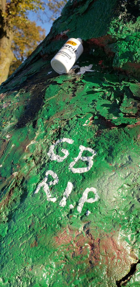 jmmchemcom's tweet photo. The Memorial community and Science Dept has lost a legendary educator. George Bulovsky was a great friend and mentor that truly knew how to connect with students. He left his mark on many of us, but also anywhere he wrote in permanent chalk (white out). R.I.P. George. ❤😥 https://t.co/dgZKRzscbT