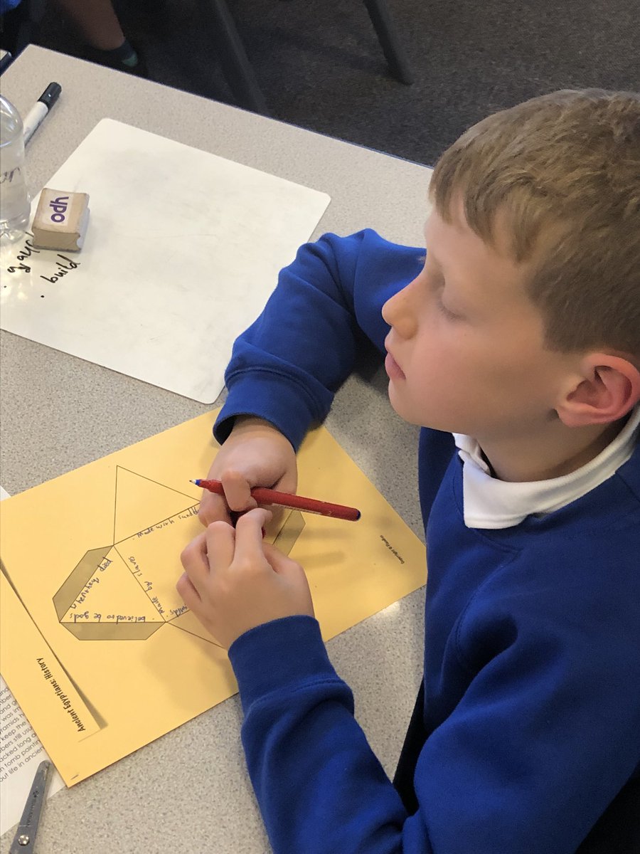 stjosephskly's tweet image. Oak class making fact pyramids in History #OakClassRules #Egyptians #History