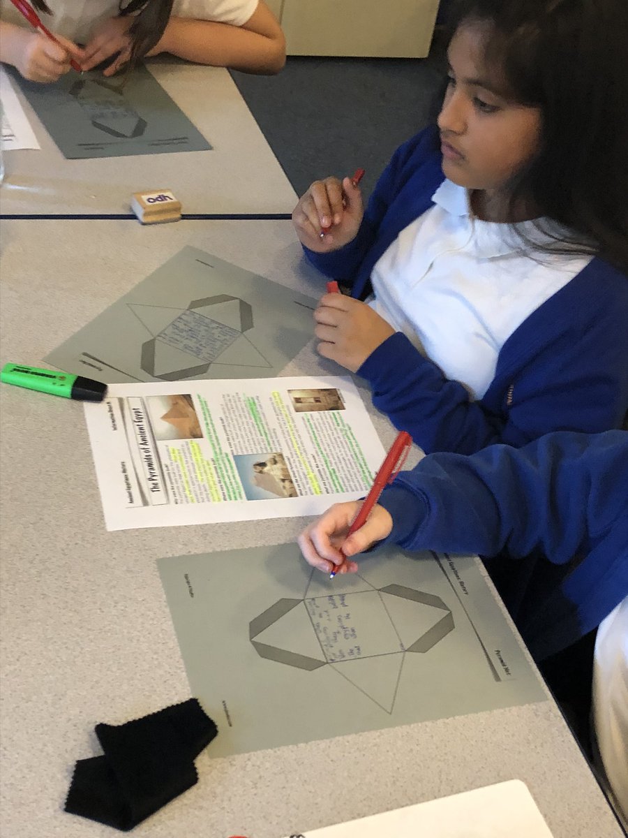 stjosephskly's tweet image. Oak class making fact pyramids in History #OakClassRules #Egyptians #History