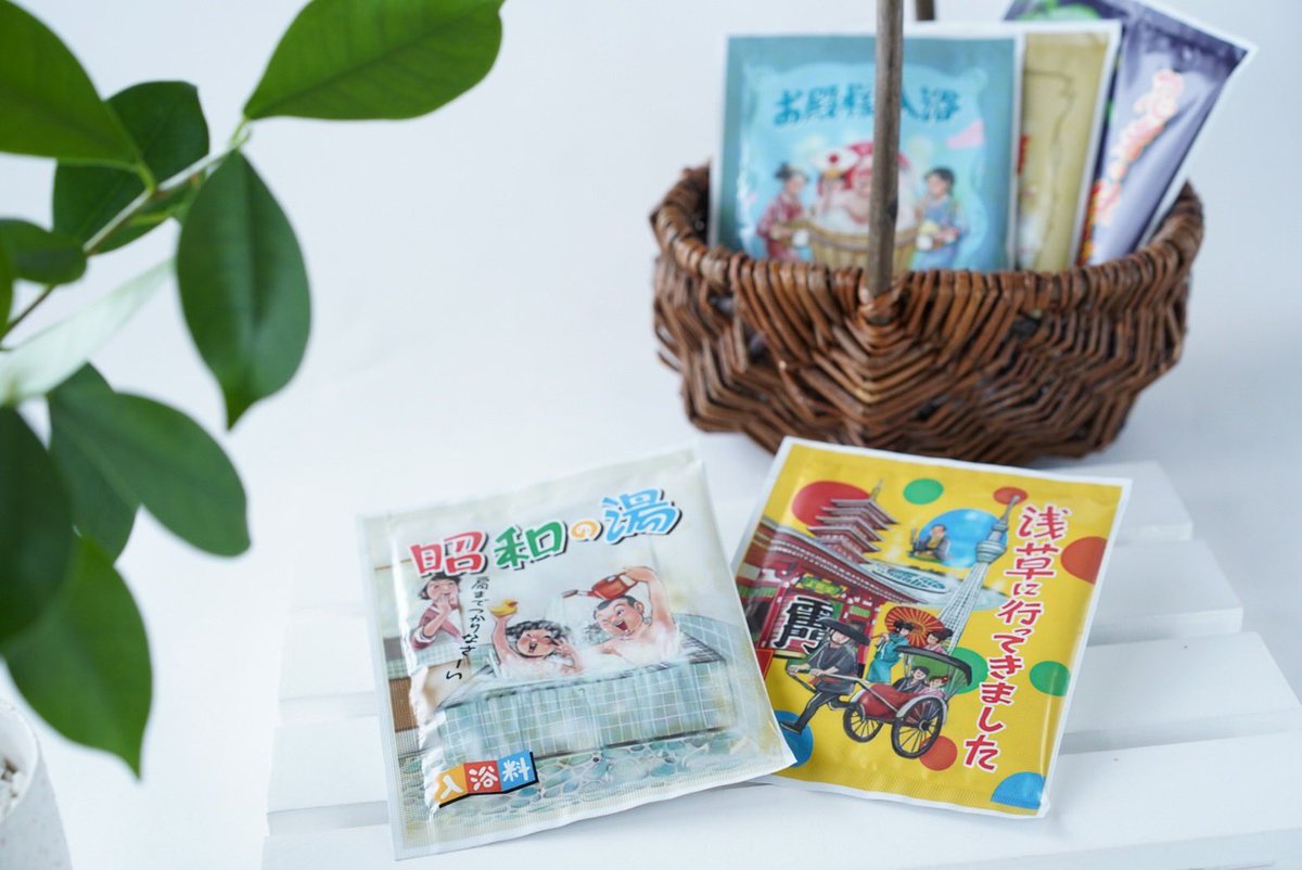 monkado_JP's tweet photo. 一日お疲れ様でした！
ゆっくりお風呂に浸かって
リフレッシュをしませんか？🛁
レトロな入浴剤はジャスミンの香り。
5種類の柄からお選びいただけます！
#昭和レトロ　#浅草コスメ
https://t.co/1TucglRjuE https://t.co/ruRdbhuaqK