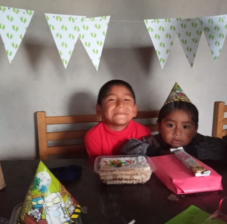 LeoncitoDan's tweet photo. #queloscumplasfelizenfamilia en  #Comedorelsolsaleparatodos y  #Comedormissueñoselleoncitodan 
Regalos y sorpresas personalizadas para mimar a c/ cumpleanero 🎂
Grax a los q  hicieron tortas riquísimas y a los voluntarios x cumplir un nuevo sueño de amor   🦁🌺 https://t.co/5z5wkfQjE1