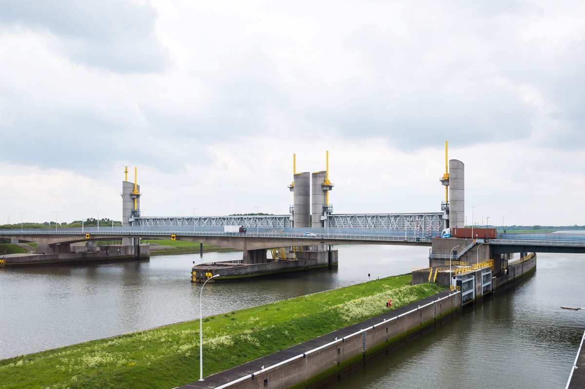 Compass_CIUK's tweet photo. Operation of lock gates, monitoring with cameras, traffic systems ... Smartly designed fibre optic and energy networks in locks and tunnels, play a crucial role in the flow of road and water traffic in the Netherlands. 
https://t.co/q3fWfz5B68 https://t.co/F2MdmKQ6nZ
