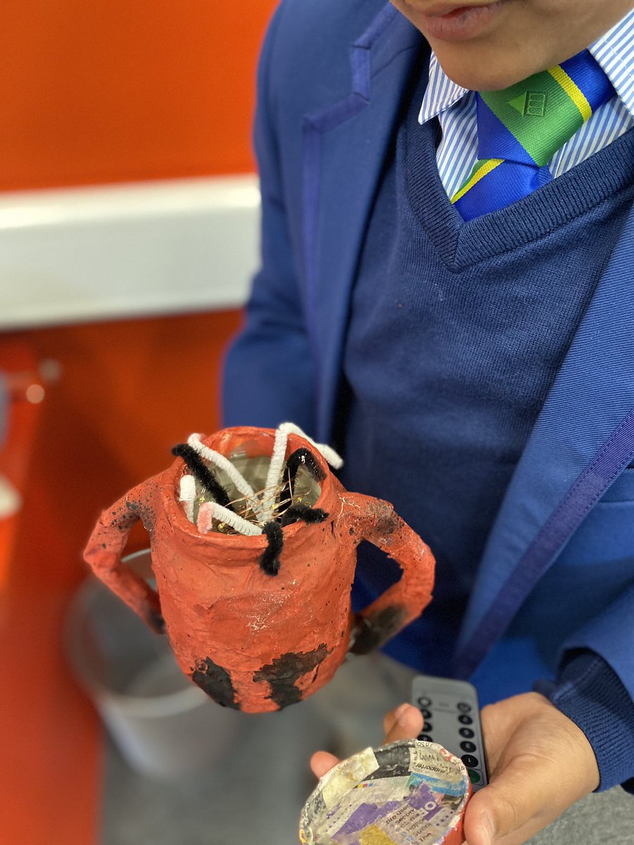 MaidaValeClas's tweet photo. Two keen Y7 Pupils demonstrating their Creativity by producing a poem &amp; a pot, inspired by Ancient Greek myths! 🏺👏🏻 @MaidaValeSchool #MaidaValeClassics #creative #mythology #extendlearning #enrichment #beyondthecurriculum https://t.co/CvSFFIgAoi