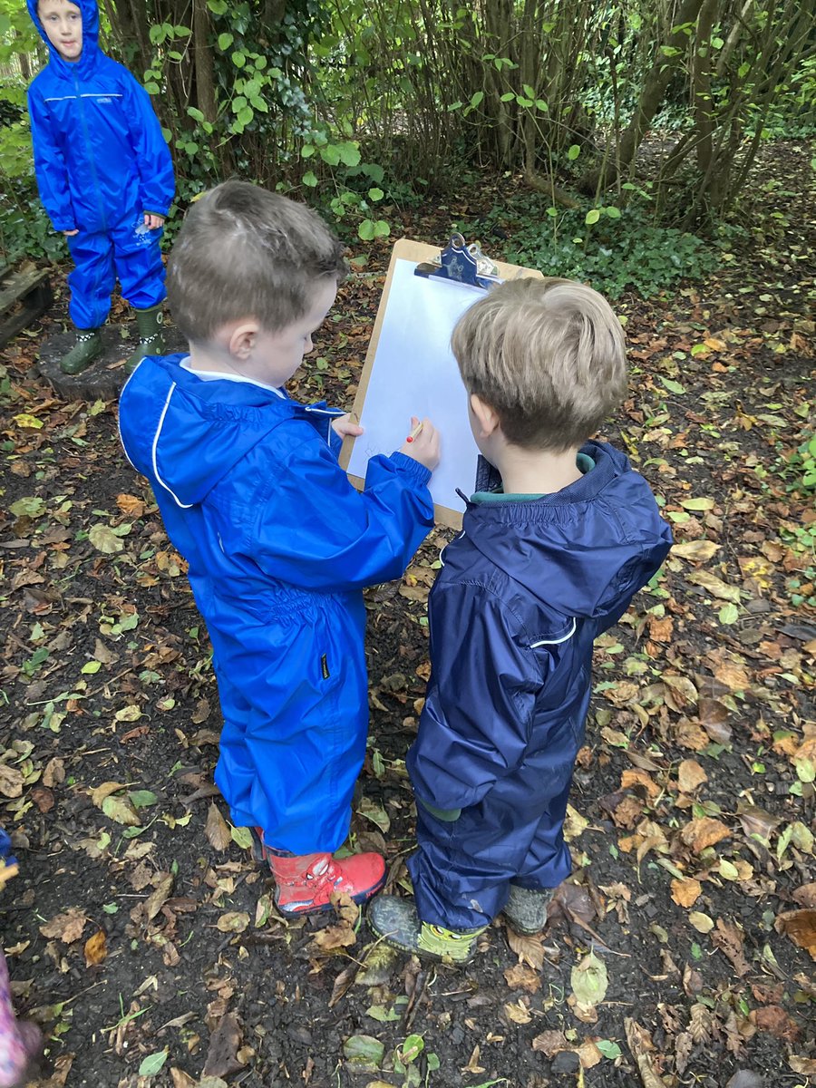 MrsLovejoyEYFS's tweet photo. We’re learning about how and where we belong and so our forest school visit this week involved mapping the journey from classroom to forest school. The children talked confidently about the route we took and what features we passed on the way. @CastleBatch @MrsBlakeCastle1 https://t.co/AjsTeS73rH