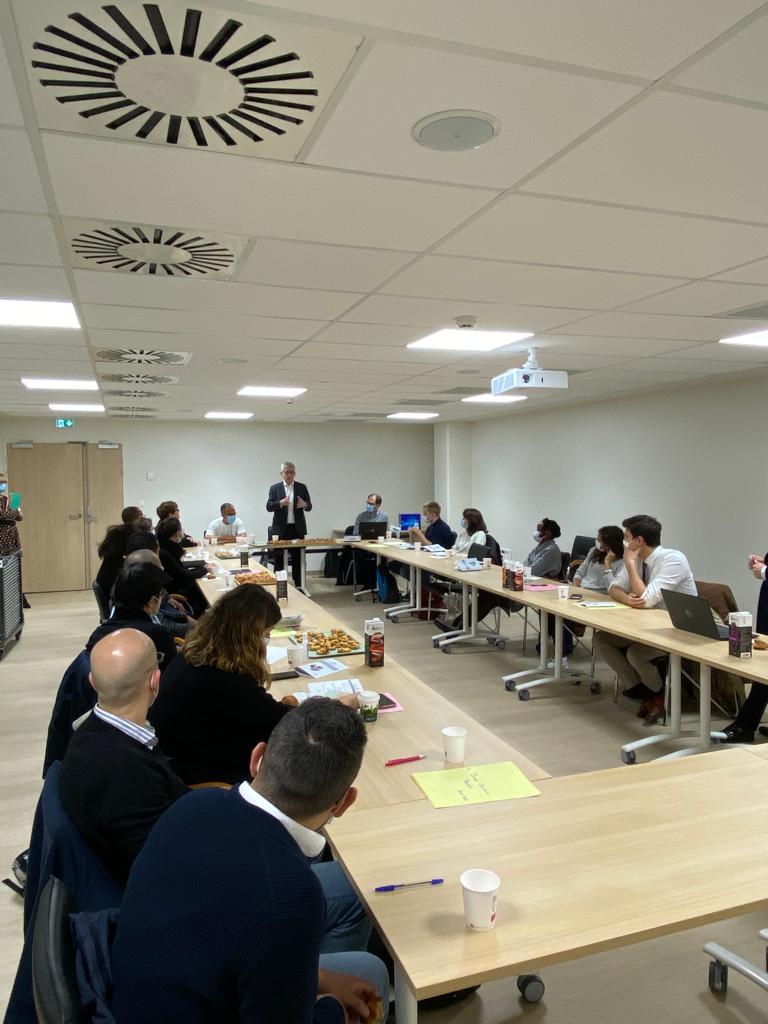 fredvalletoux's tweet photo. Heureux d'avoir participé ce matin à l'accueil des nouveaux internes en médecine qui intègrent les services de notre #hôpital @CHSud77. 26 internes vont effectuer leur stage pour 6 mois sur les sites de #Fontainebleau, #Montereau ou #Nemours. Ils n'ont jamais été aussi nombreux. https://t.co/xzHRQRKI5j
